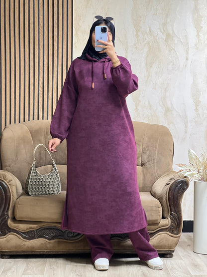 كيطمة سكوبة طويلة تجمع بين الراحة والدفء… واختيار راقٍ يناسب جميع الأوقات