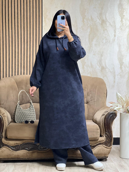 كيطمة سكوبة طويلة تجمع بين الراحة والدفء… واختيار راقٍ يناسب جميع الأوقات