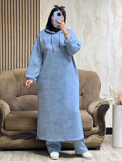 كيطمة سكوبة طويلة تجمع بين الراحة والدفء… واختيار راقٍ يناسب جميع الأوقات