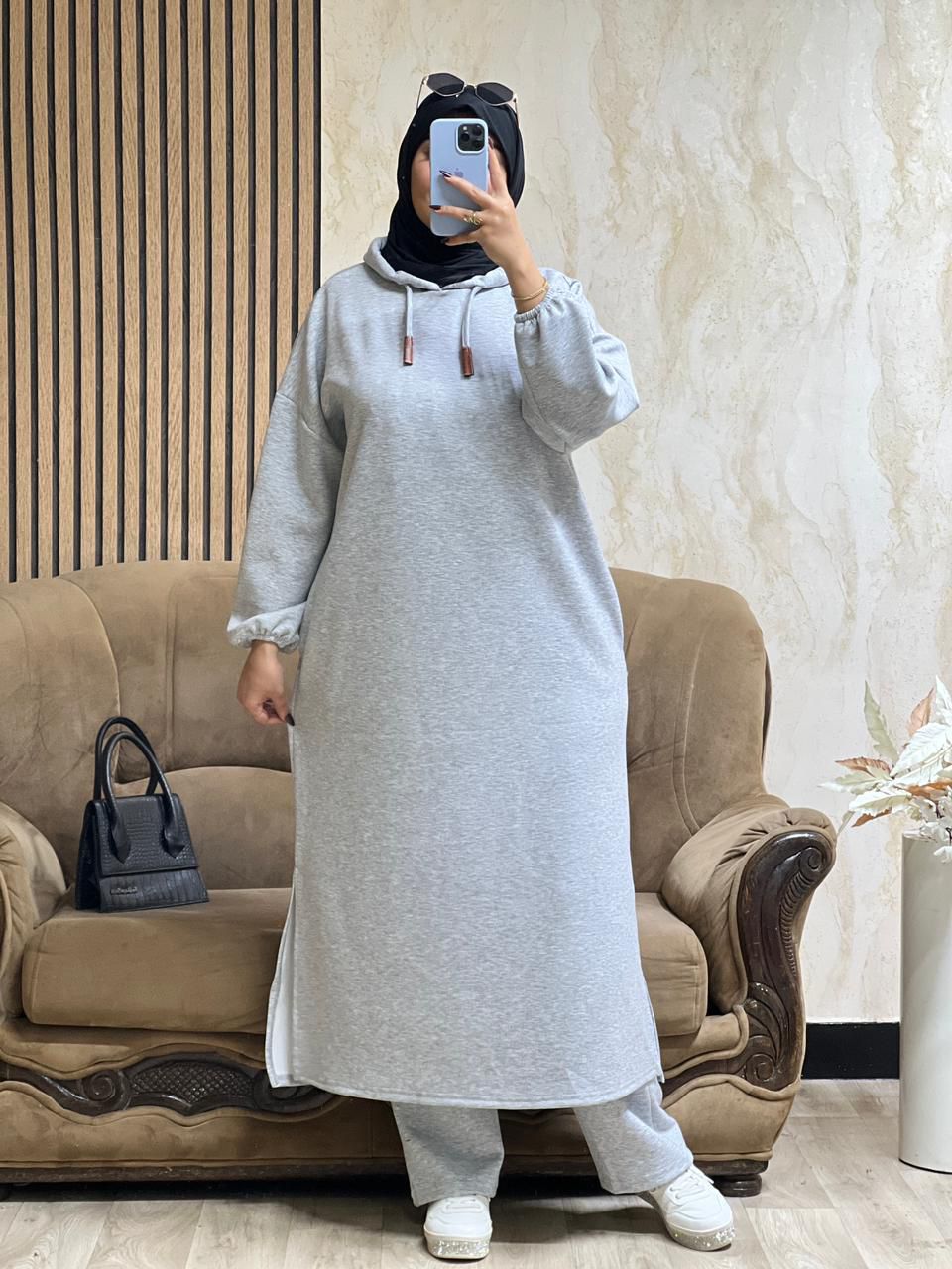 كيطمة سكوبة طويلة تجمع بين الراحة والدفء… واختيار راقٍ يناسب جميع الأوقات